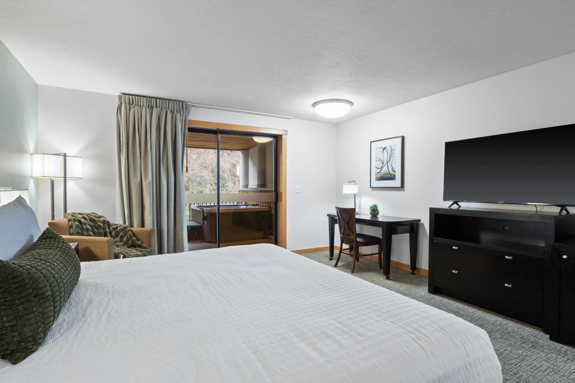 Bonneville Hot Springs & Hotel 3*