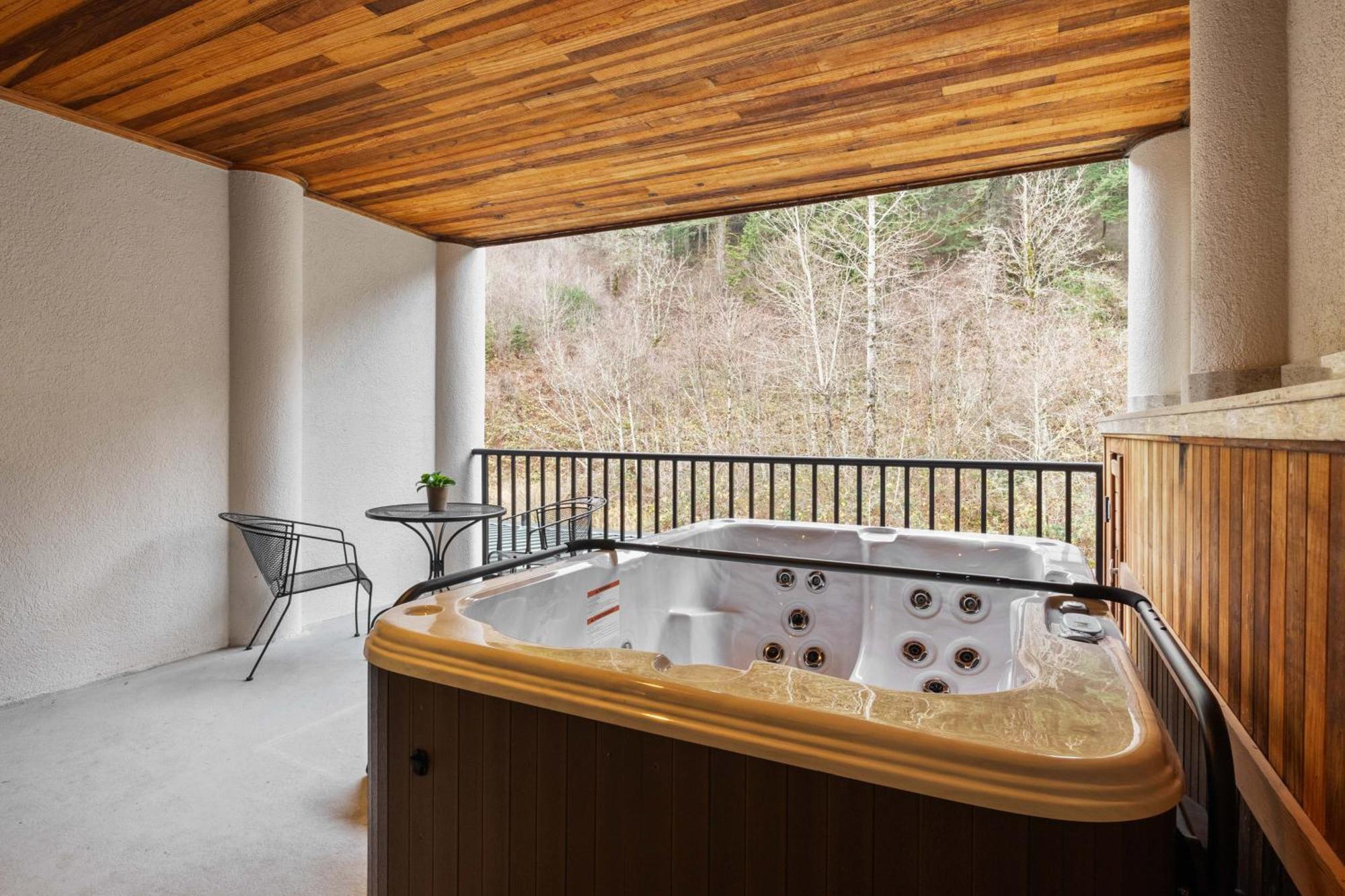 Hotel Bonneville Hot Springs &